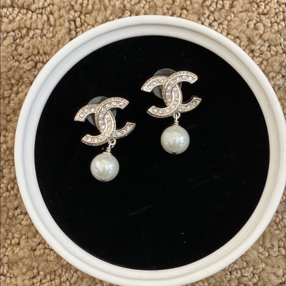 pearl earrings
